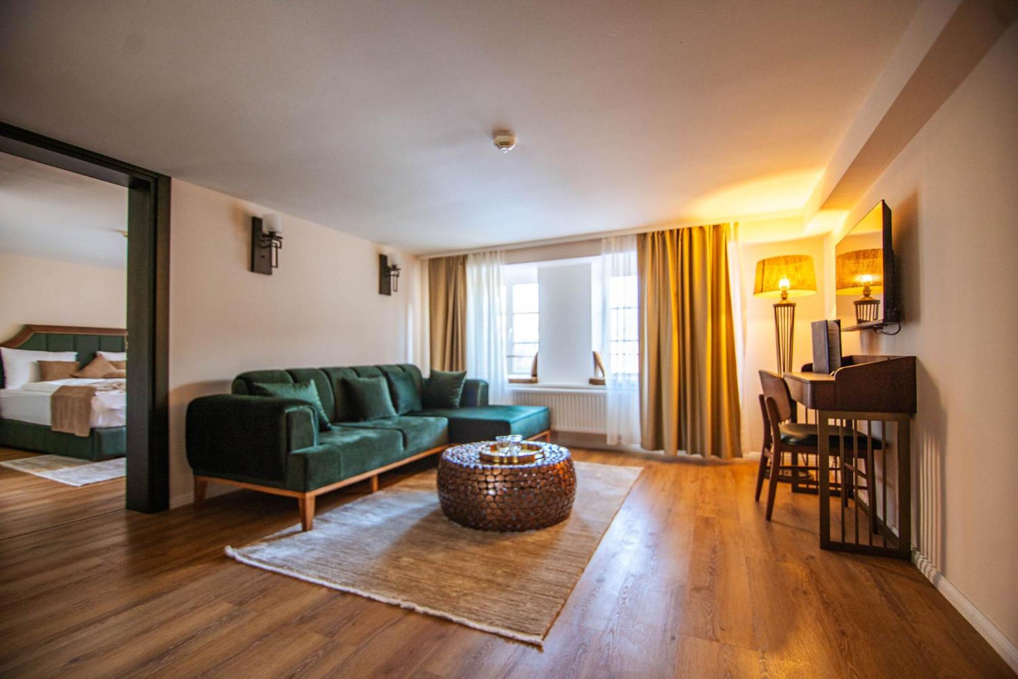 Hotel Ratsmuehle Lueneburg Bagian luar foto