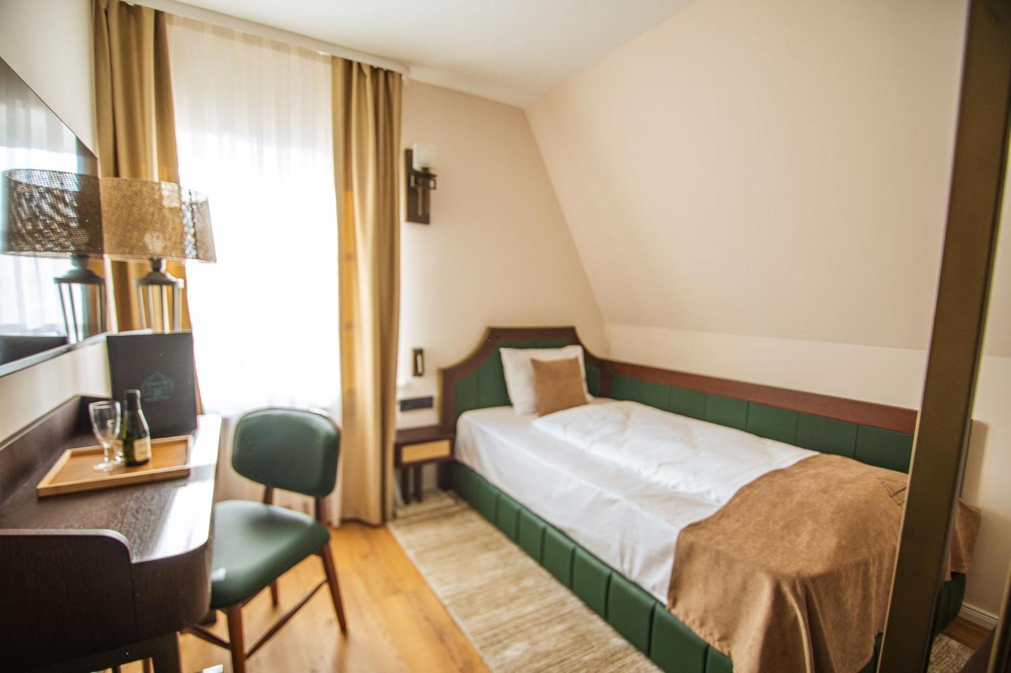 Hotel Ratsmuehle Lueneburg Bagian luar foto
